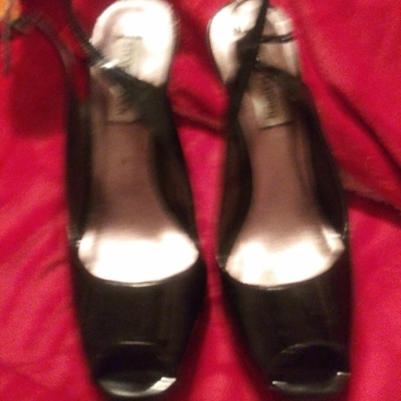 Stiletoes - Picture 3 of 4